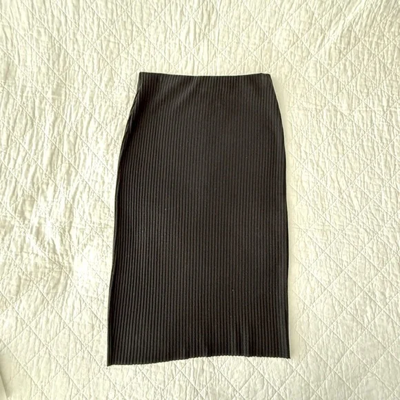 Zara Elegant Black Ribbed Skirt - Picture 3 of 7